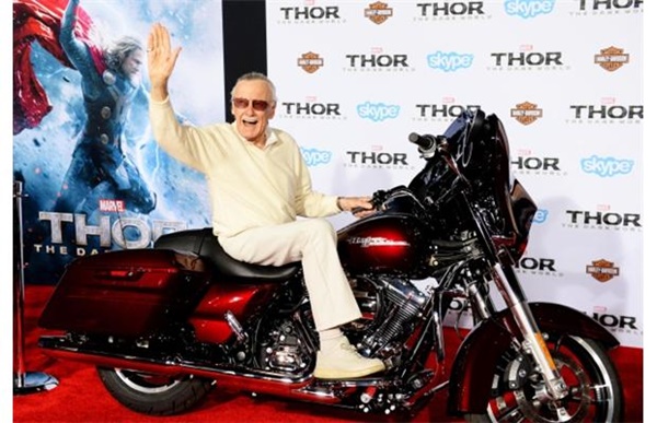 Stan Lee na premiere de Thor: O Mundo Sombrio (2013)