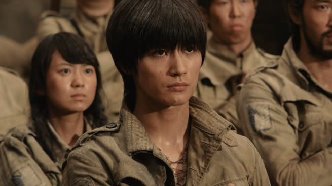 Ataque dos Titãs  Filme com atores é mais decepcionante de 2015 no Japão